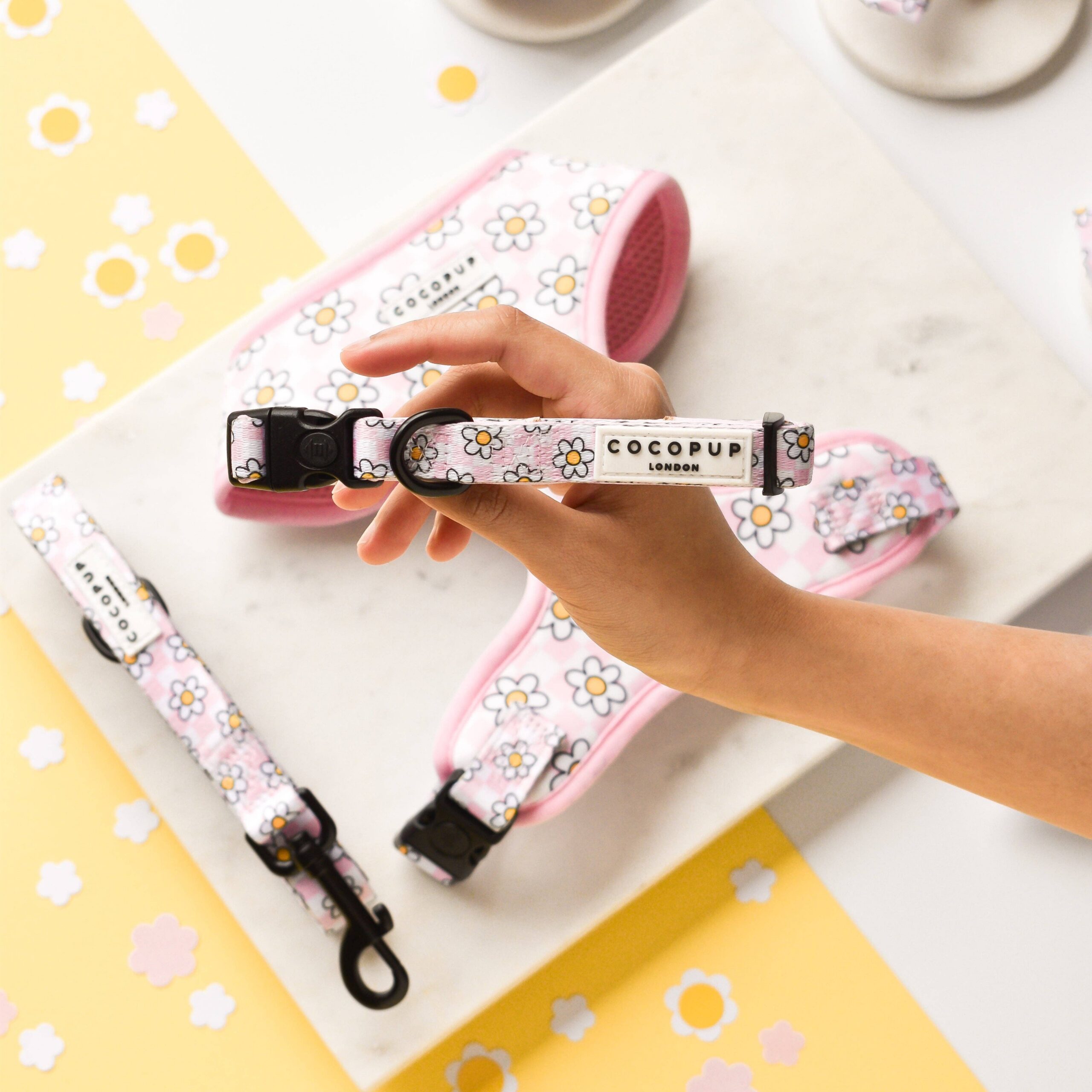 Daisy Gingham Rave - Halsbånd med Blomstermønster — bilde 1