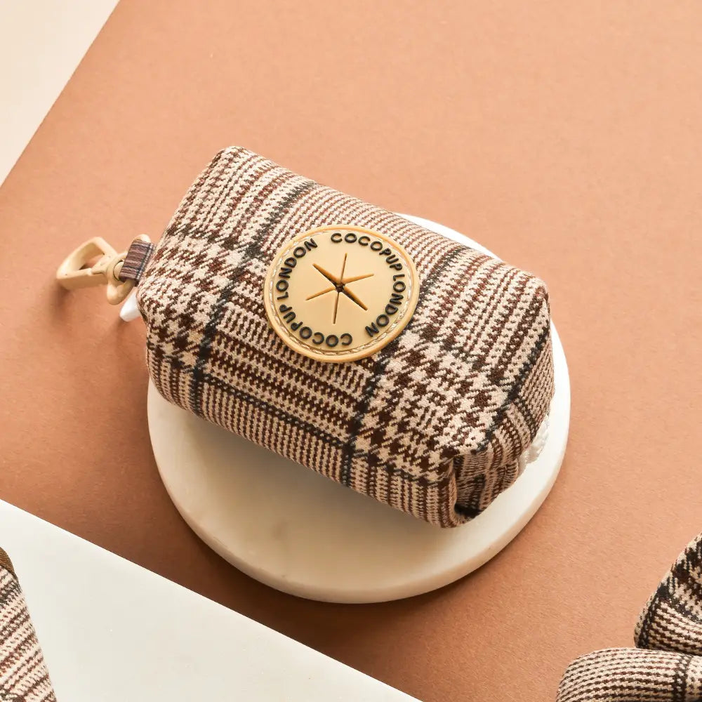 Pup Plaid - Hundeposer holder — bilde 1