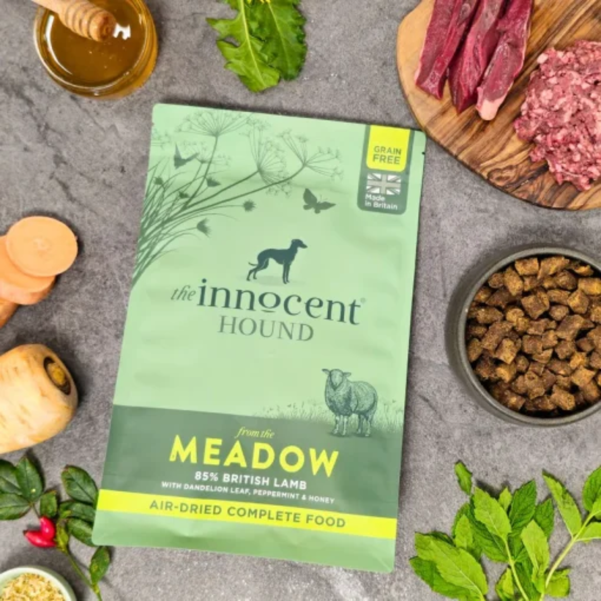The Innocent Hound Meadow – Lufttørket hundefôr med britisk lam — bilde 1